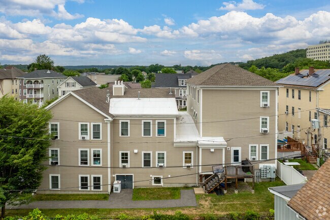 Trasero - 7 Bellevue St