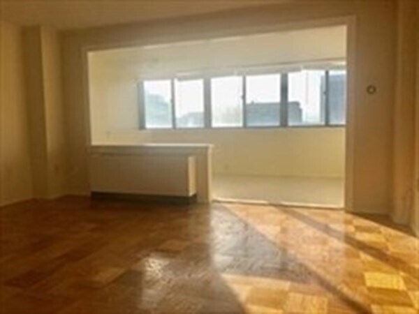 Foto del edificio - 10 Hawthorne Pl