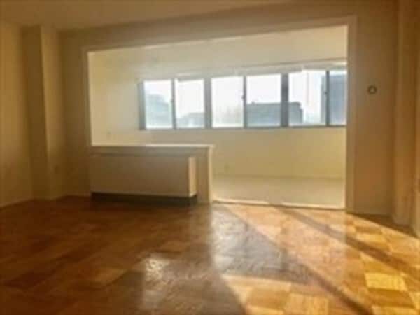 Building Photo - 10 Hawthorne Pl