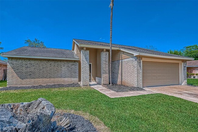 Building Photo - 530 Fawnwood Dr