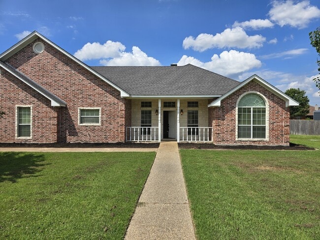 Building Photo - 15298 Wagon Wheel Cir