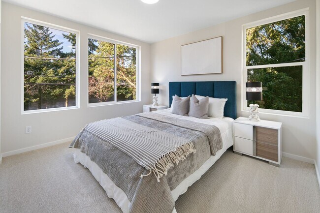 Building Photo - Modern Townhome in Licton Springs – Rooftop Deck & Stylish Living!