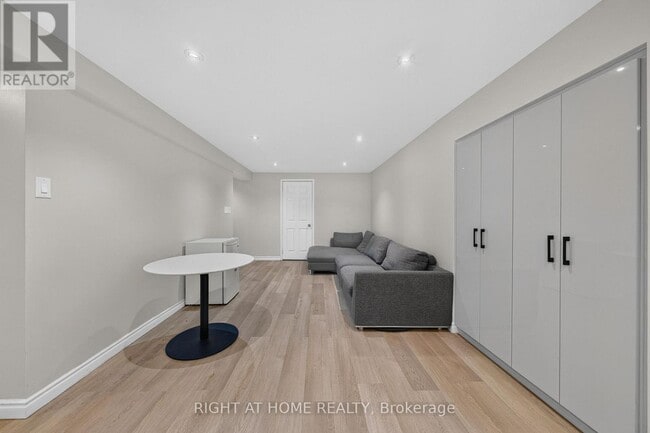 Building Photo - 2083-2085 GOLDEN BRIAR TRAIL
