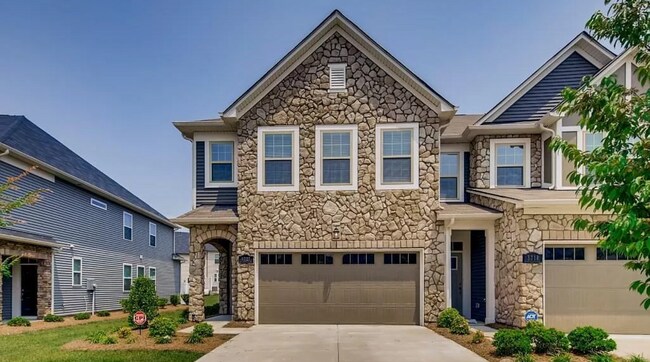 Foto del edificio - 5722 Lachlan Hill Ln