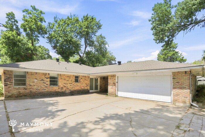 Building Photo - 301 Woodhaven Dr