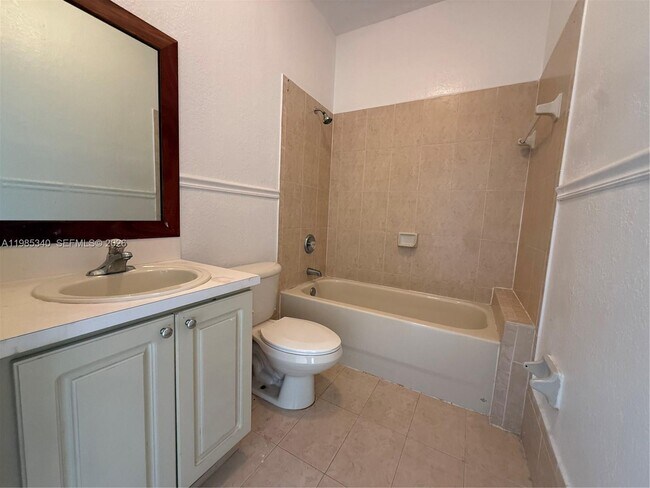 Foto del edificio - 13272 Old Biscayne Dr