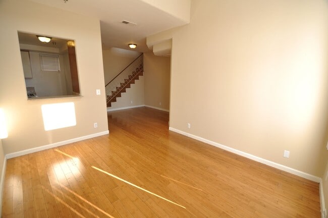 Building Photo - 425 N Alvarado St