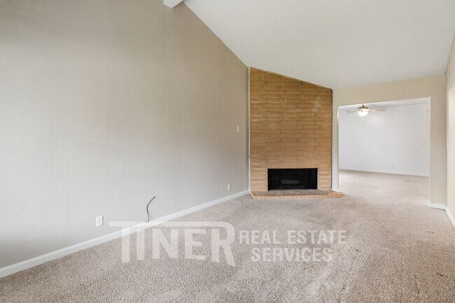 Building Photo - 7449 Willowcreek Dr