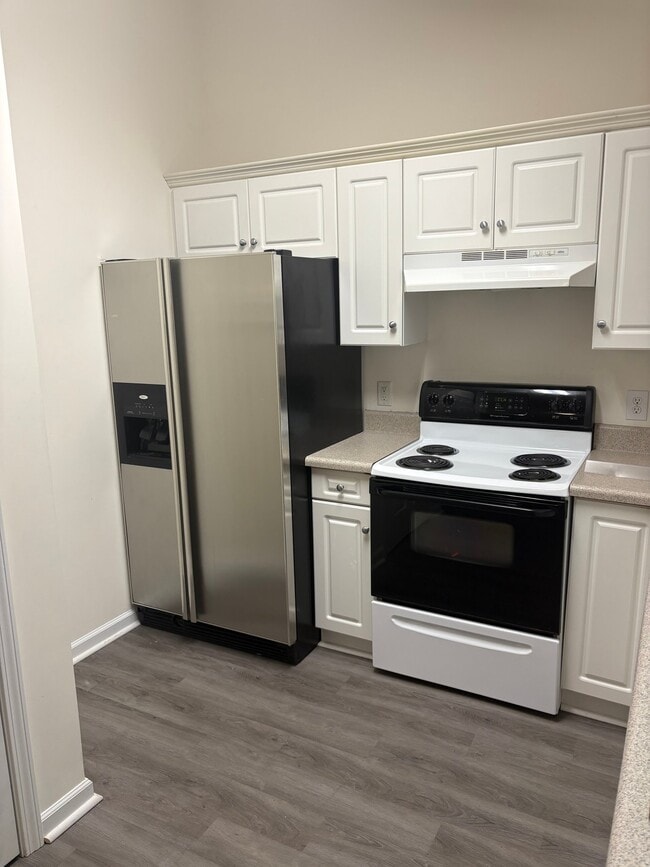 Foto del edificio - 5140 Long Pointe Rd