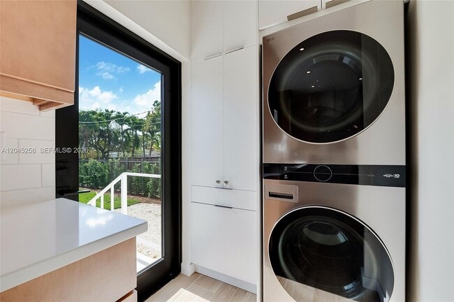 Foto del edificio - 6356 SW 14th St
