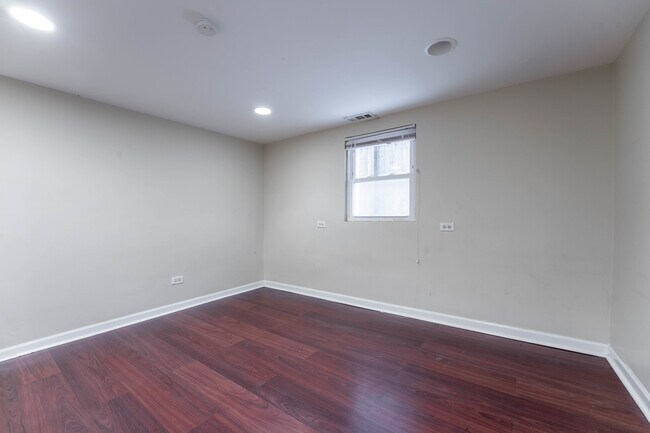 Building Photo - 3574 W Wabansia Ave