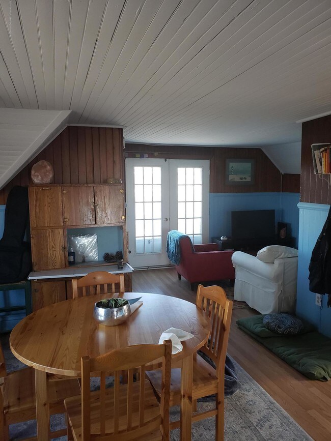 Foto del edificio - 60 Bay Ave