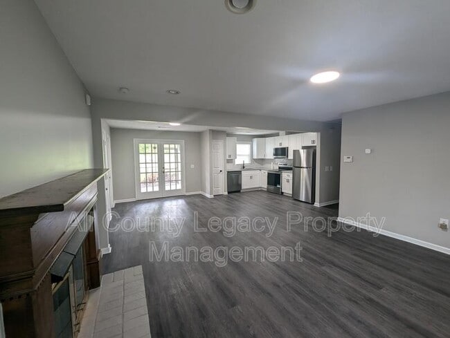 Building Photo - 816 Jefferson Dr SW