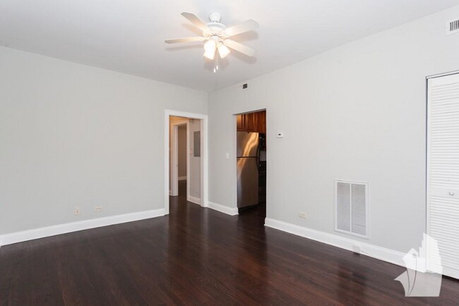 Building Photo - 4807 N Paulina St