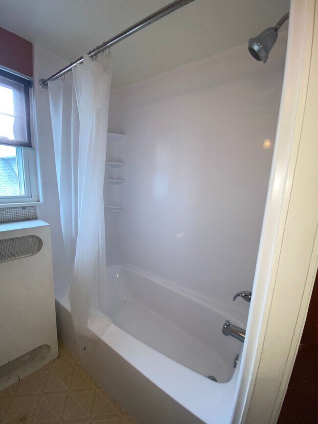 Foto del edificio - Gorgeous 3-Bedroom Apartment in Havertown! Available mid-September!