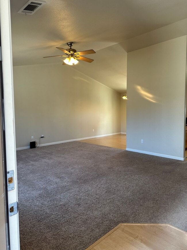 Building Photo - Sunny 3 Bedroom, 2 full bath w/Solar and B...