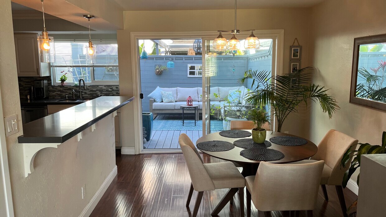 Dining Room/Deck - 817 America Way