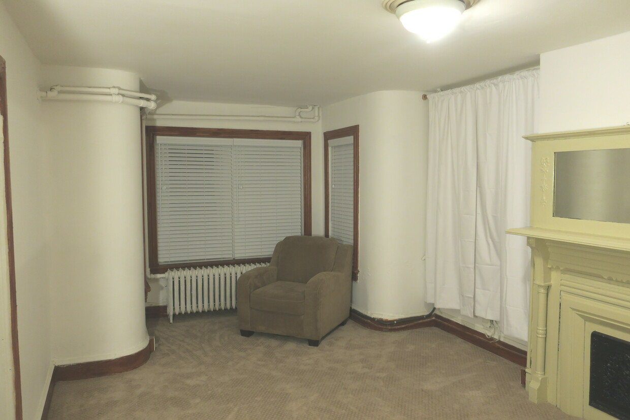 Main Room - 1941 Vermont Ave NW