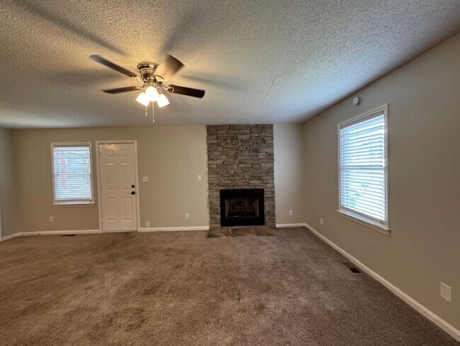 Foto del edificio - Downtown Greer area - This duplex is such a convenient location - 2 Bedroom, 2 Baths with a wonde...