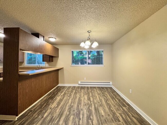 Foto del edificio - AVAILABLE NOW! Spacious 2 Bed, 1.5 Bathroo...