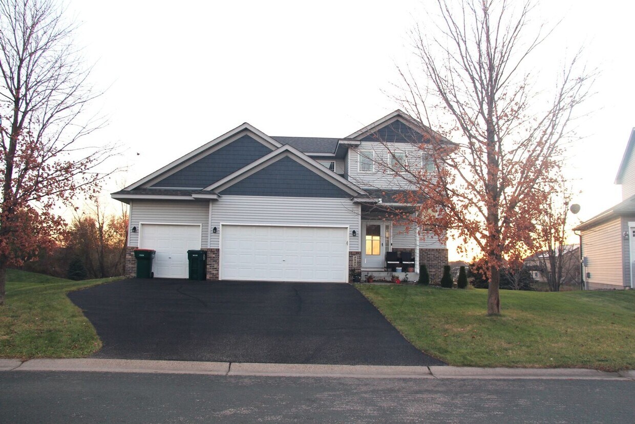 Primary Photo - Elegant and Spacious 4BR House for rent in...