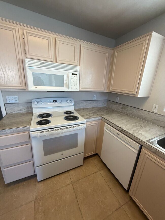 Foto del edificio - Corner lot townhome