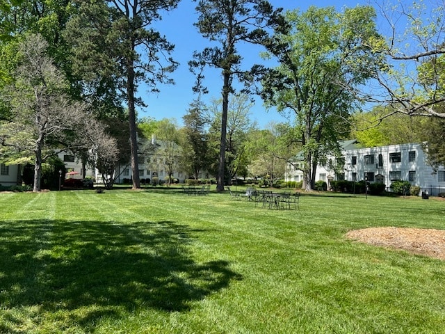 Foto del edificio - 1700 N Elm St
