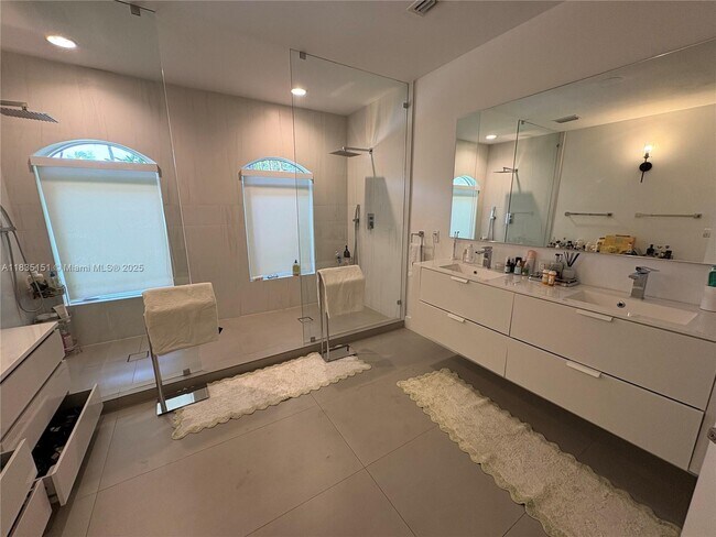 Foto del edificio - 323 Caribbean Rd