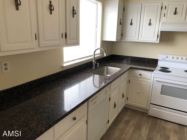 Building Photo - 2 br, 1.5 bath House - 3398 Balboa #8