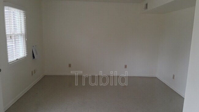 Building Photo - 252 Gulfstream Dr