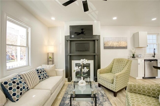 Photo - 910 Rugby St House