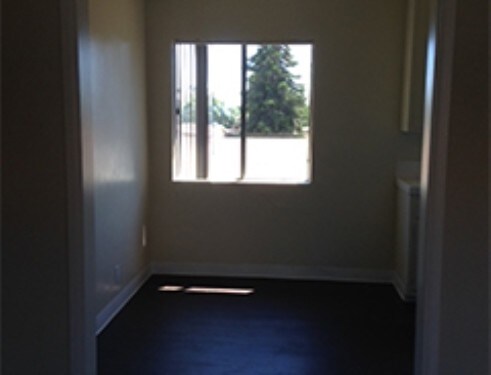 Building Photo - 13902 Budlong Ave