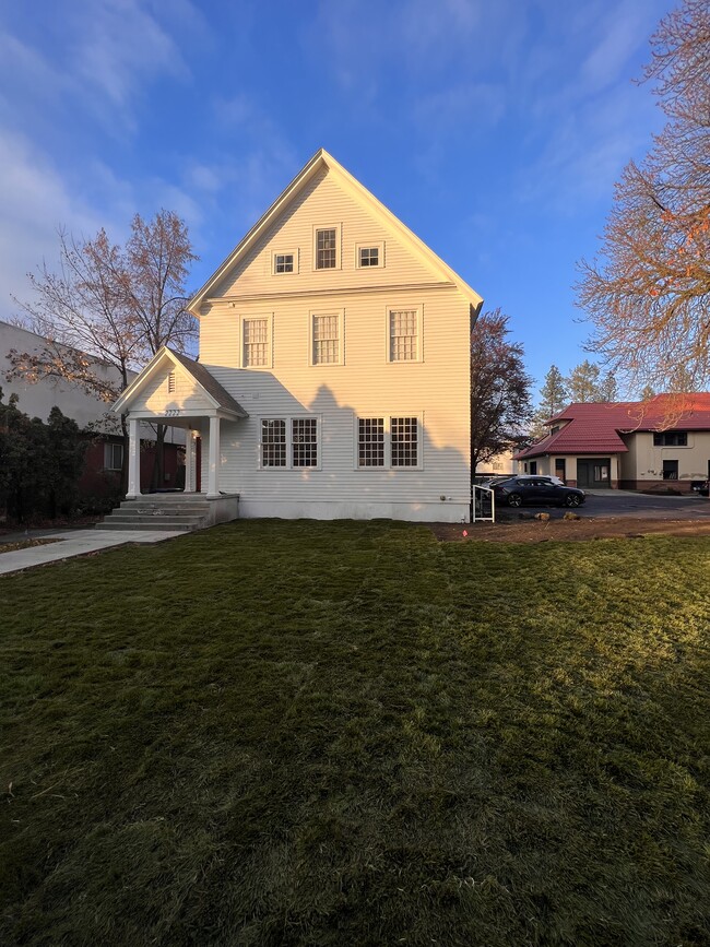 Building Photo - 2222 W 2nd Ave