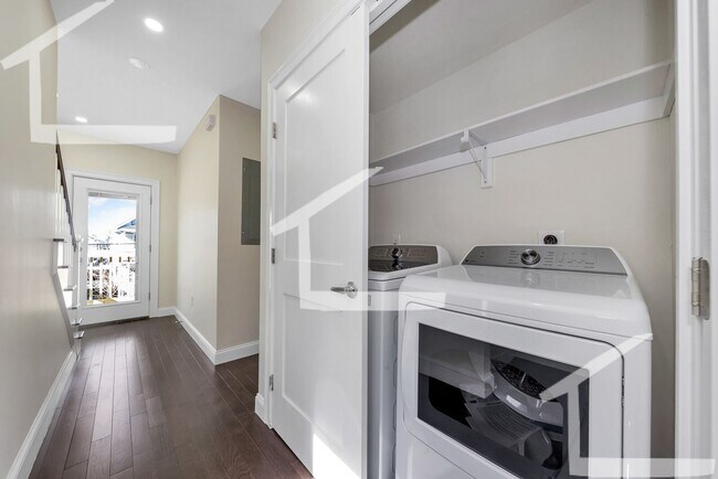 Building Photo - HIge 5 bed steps from Tufts