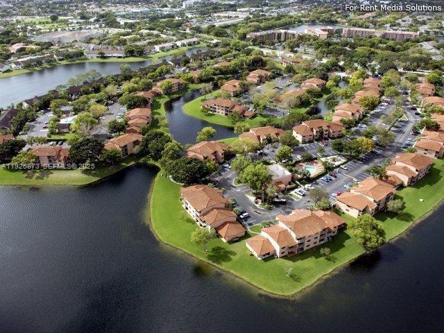 Foto del edificio - 9911 Nob Hill Pl