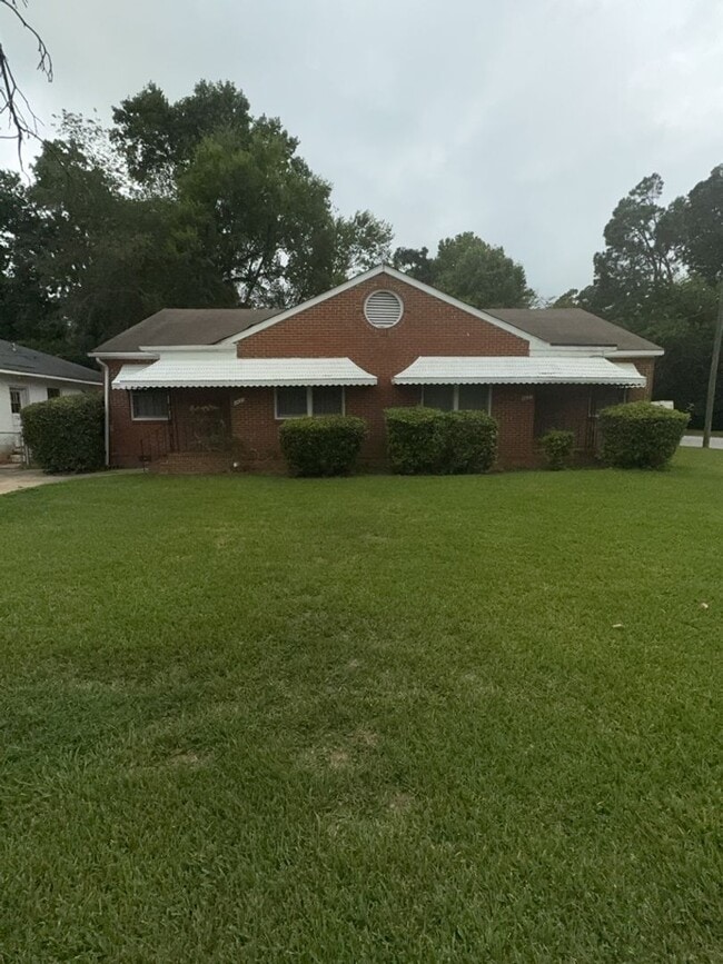Building Photo - 3625 Woodlawn Ave