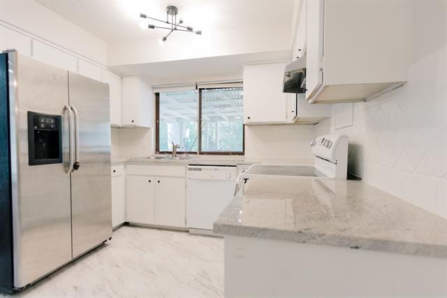 Foto del edificio - 2103 Cedarcrest Dr