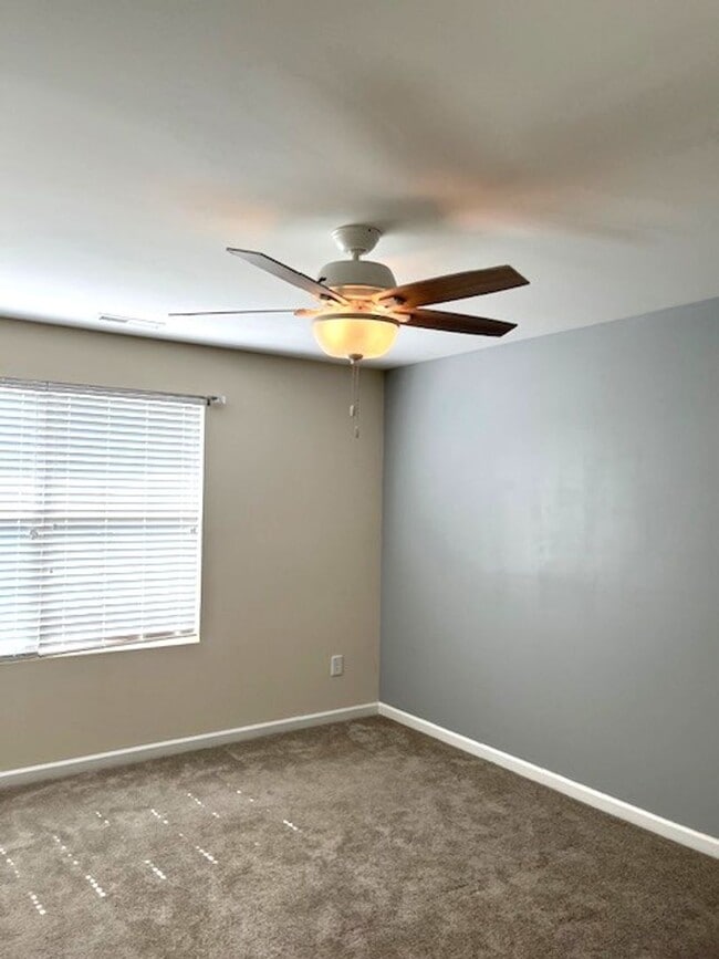 Building Photo - ~ Park Place Townhomes End-Unit in Whitsett ~