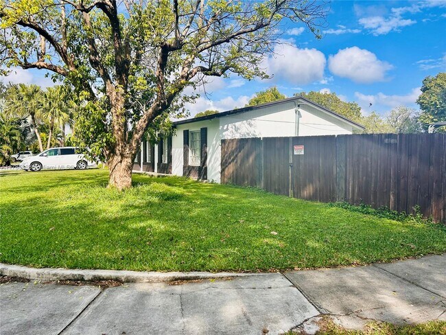 Foto del edificio - 10491 SW 122nd Ct