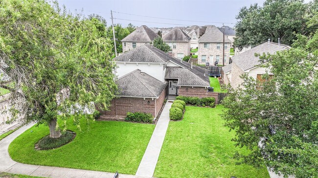 Foto del edificio - 1230 Forest Home Dr