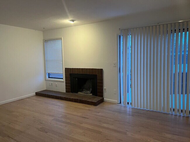 Building Photo - 3160 Eastwood Ct