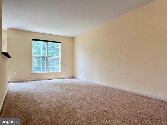 Building Photo - 15720 Palermo Terrace