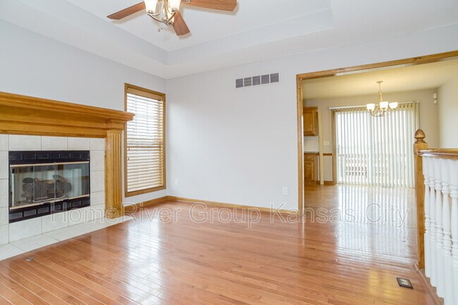 Building Photo - 713 S Sunset Ln