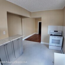 Building Photo - 128 Main St