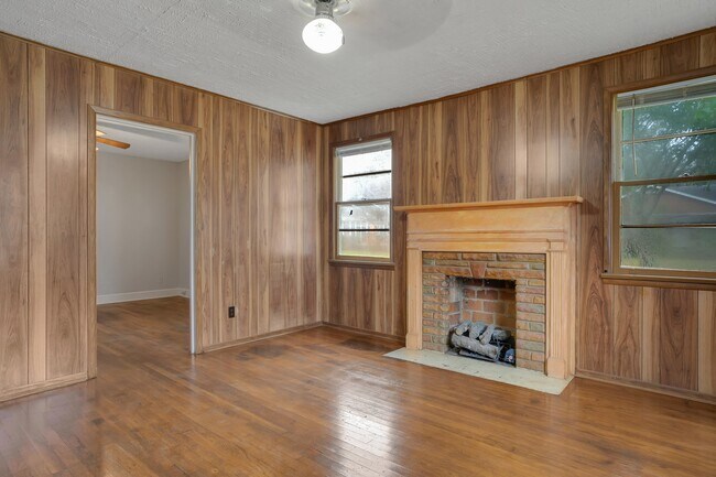 Building Photo - 2302 Glendale Ave