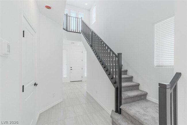 Building Photo - 5741 S Tioga Way