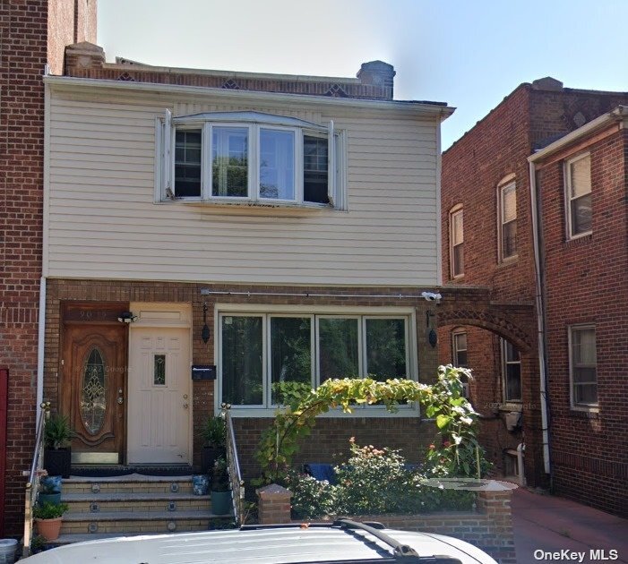 Primary Photo - 90-15 153rd St