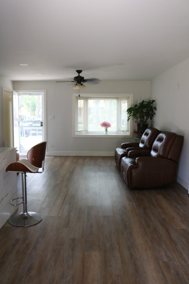 Foto del edificio - 22407 Strassburg Ave