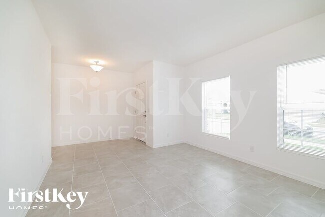 Building Photo - 888 Avenal Ln