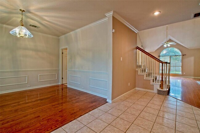 Foto del edificio - 8212 Fern Bluff Ave